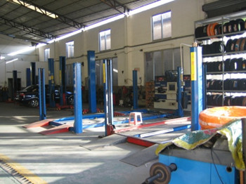 唐山精工汽修美容裝具學(xué)校開設(shè)哪些專業(yè)？