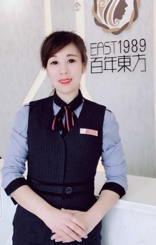  青花美甲怎么做？保定東方技工學(xué)校教你巧做美甲！