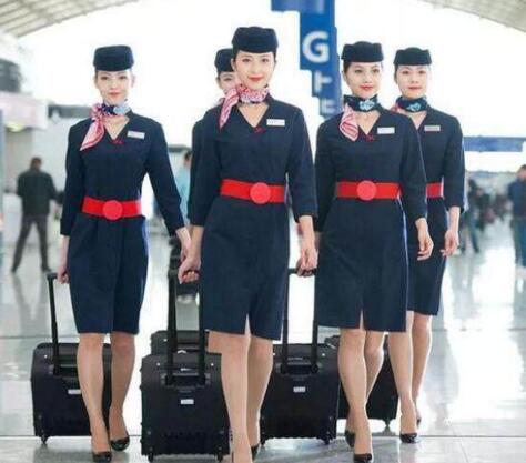 空姐上下飛機為什么要拉著箱子？廊坊空乘學校為你解答