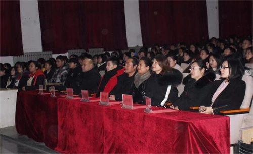 濟(jì)南應(yīng)用技術(shù)學(xué)校與社區(qū)聯(lián)合舉辦2020年元旦聯(lián)歡會