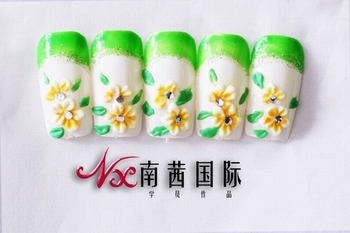 青島美容美發(fā)學(xué)校有美甲課程班嗎？