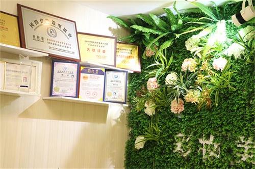 貴陽靜莎彩妝美容美發(fā)紋繡美甲培訓學校有業(yè)余班嗎？